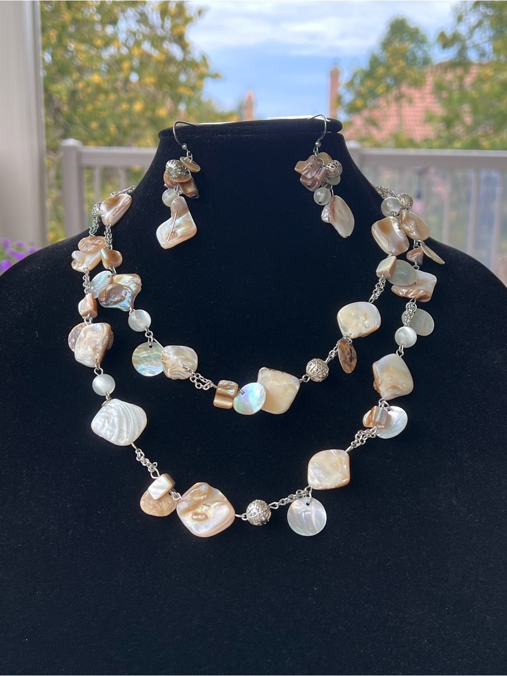✨ Gorgeous Mother-of-Pearl Shell Beaded Long Necklace & Matching Earrings Set! ✨